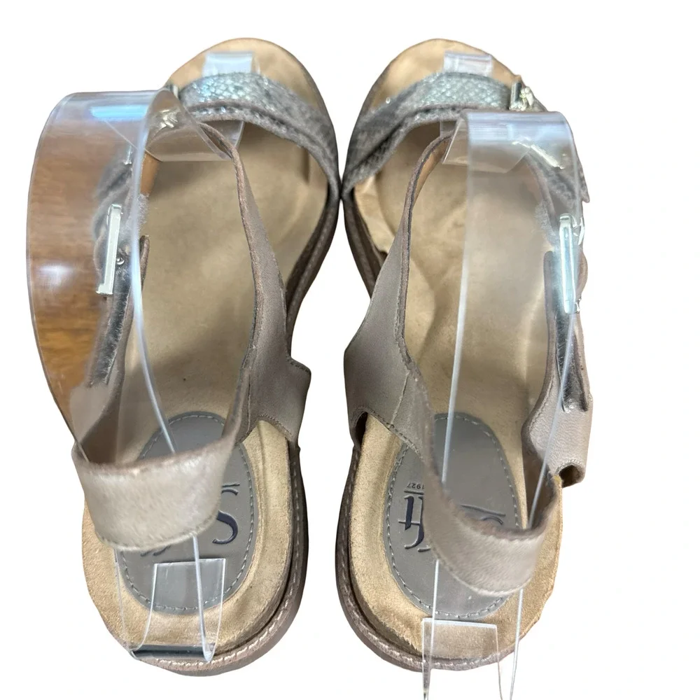 Sofft Leather Beige Gold Ankle Strap Sandals Low Wedge Open Toe Shoes sz 8 M
